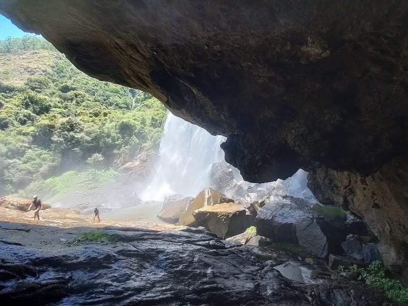 Bomburu Ella Waterfall - Bomburu Ella Waterfall, Galpalama, Sri Lanka