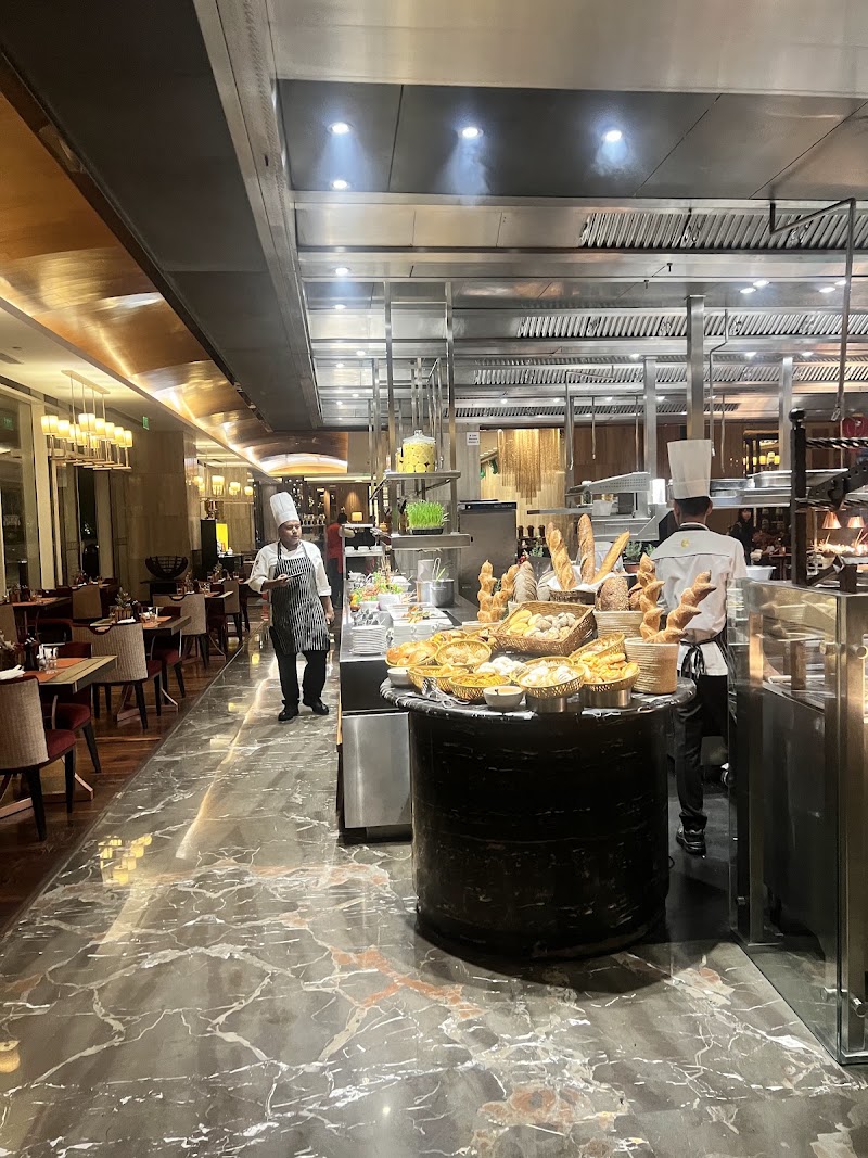 b Café - b Café Lobby Level, Shangri-La Bengaluru, 56-6B, Palace Rd, Abshot Layout, Vasanth Nagar, Bengaluru, Karnataka 560001, India
