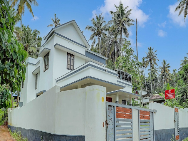 LUX HomeStay