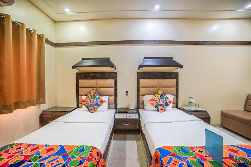 Hotel Santoor - Hotel Santoor 158, near Gita Bhawan Square, Kanchan Bagh, Indore, Madhya Pradesh 452001, India