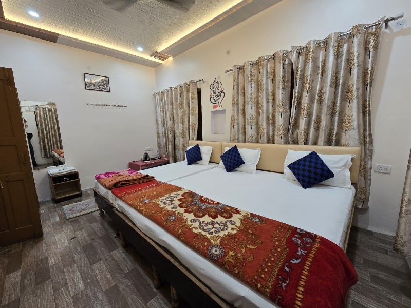SHIVOHM INN HOMESTAY - SHIVOHM INN HOMESTAY, A Agustkunda, D36/ 124, Dashashwamedh Ghat Rd, Bangali Tola, Varanasi, Uttar Pradesh 221001, India