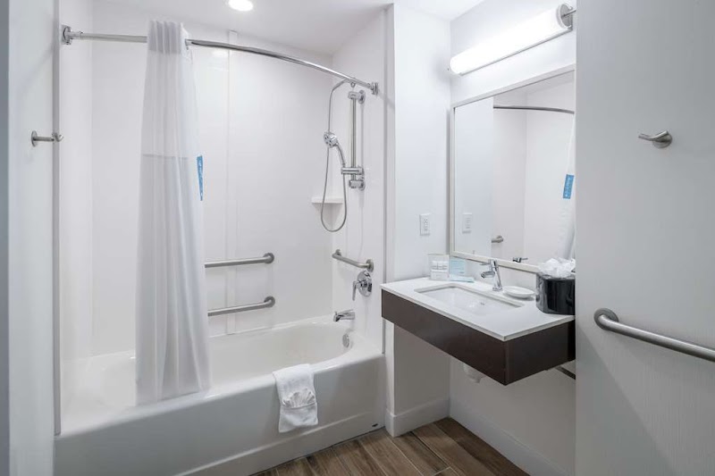 Hampton Inn & Suites Atlanta-Downtown - Hampton Inn & Suites Atlanta-Downtown, 161 Ted Turner Dr NW, Atlanta, GA 30303, USA