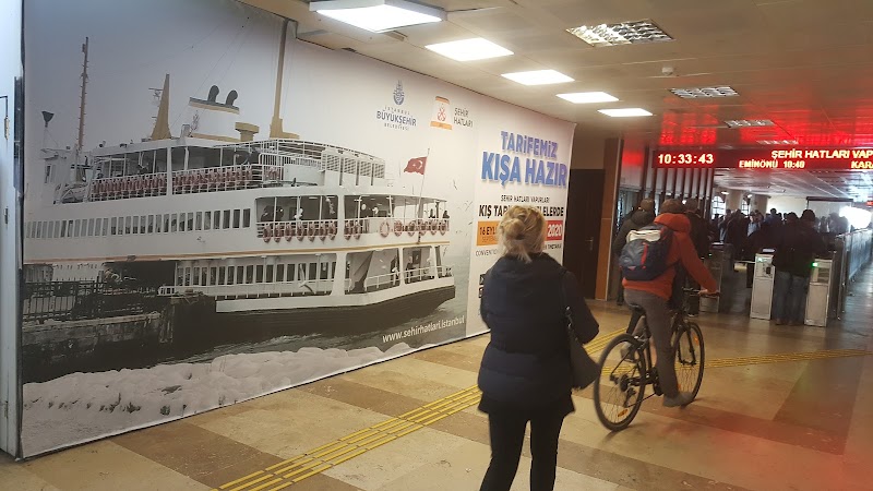 Yeni Kadıköy (Şehir Hatları) İskelesi - Yeni Kadıköy (Şehir Hatları) İskelesi, Caferağa, Vapur İskelesi Sk. No: 9/5, 34425 Kadıköy/İstanbul, Türkiye