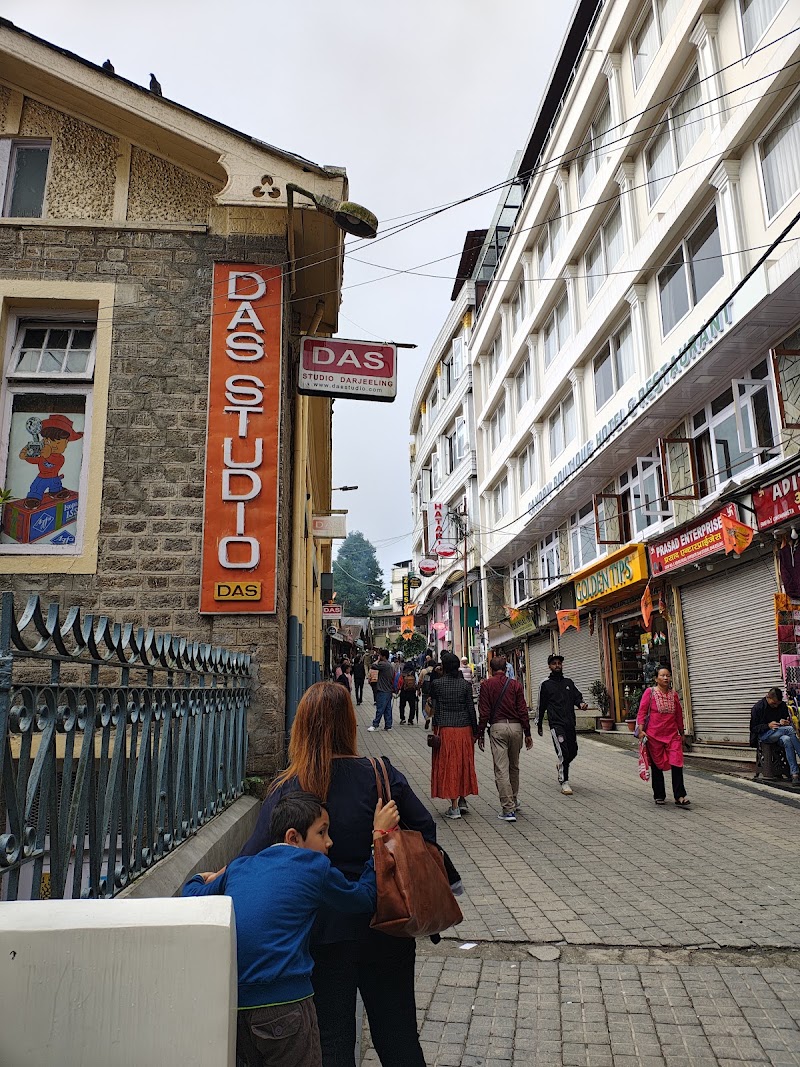 Das Studio - Das Studio 15, Nehru Rd, Chauk Bazaar, Darjeeling, West Bengal 734101, India