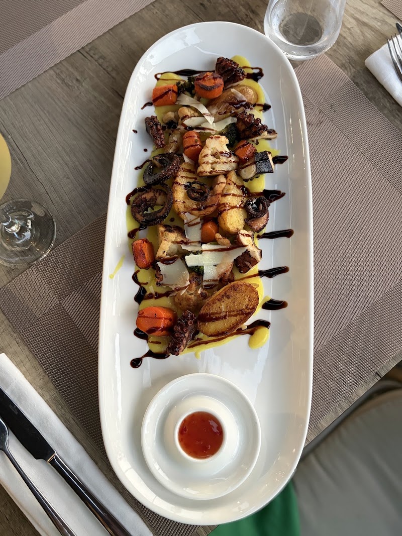 Berti Restaurant Lungomare - Berti Restaurant Lungomare, Rruga Murat Tërbaçi, Vlora 9401, Albania