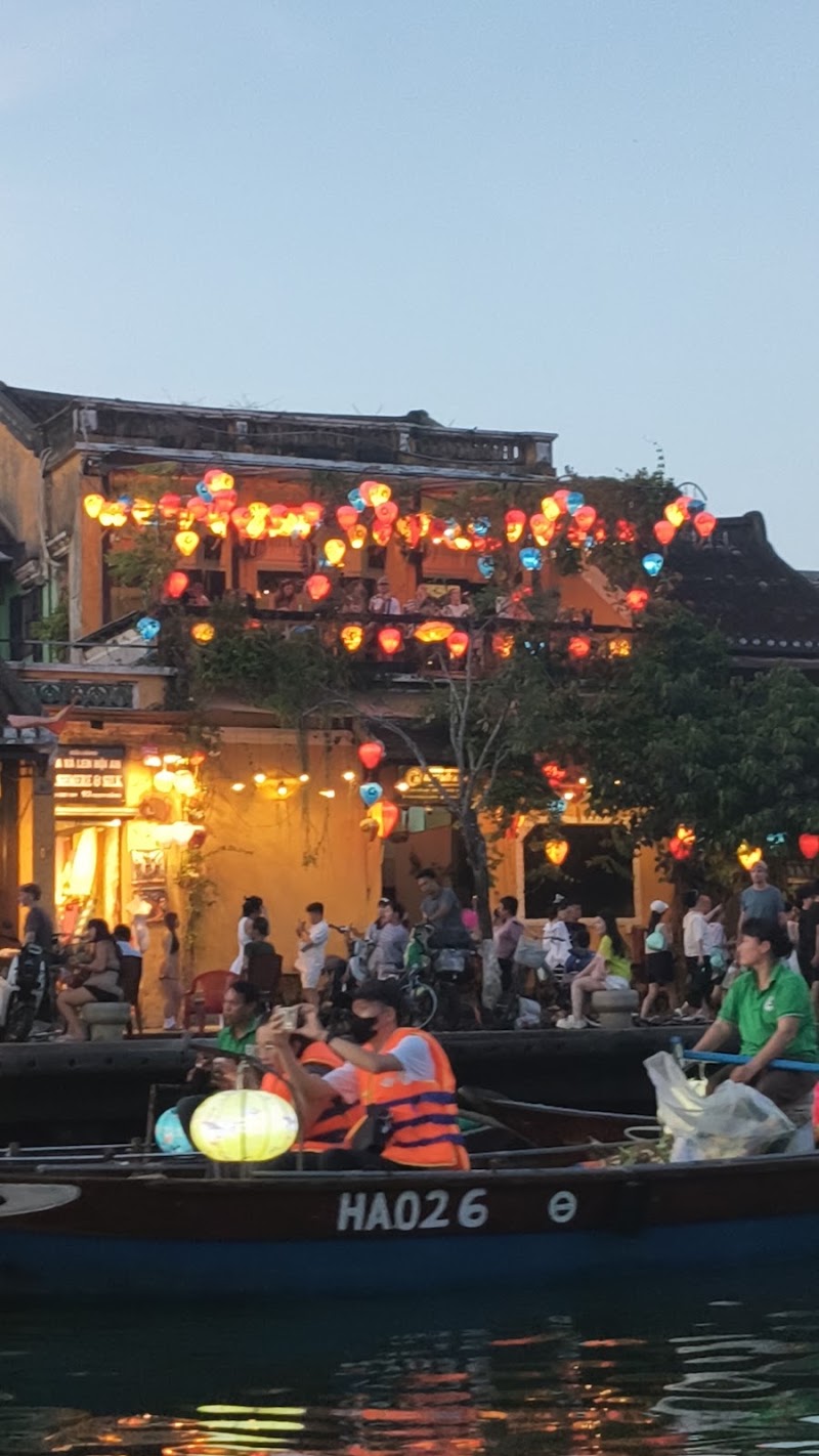 Boat Ride Ticket and Release Lantern at Hoai river in Hoi An - Boat Ride Ticket and Release Lantern at Hoai river in Hoi An, 114 Nguyễn Thái Học, Old Town, Hội An, Đà Nẵng 550000, Vietnam
