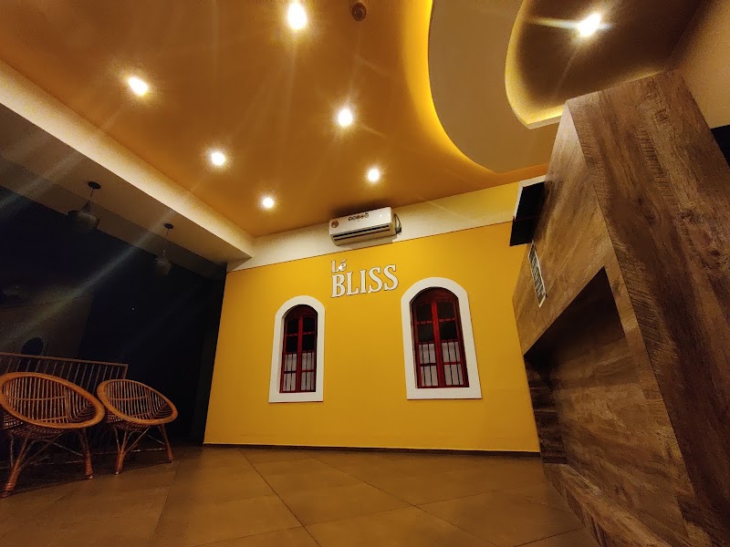 Hotel O Le Bliss Hotels Near Rock Beach - Hotel O Le Bliss Hotels Near Rock Beach Naga Progress Avenue, 1 #12, Bussy St, Chinnakadai, MG Road Area, Puducherry, 605001, India