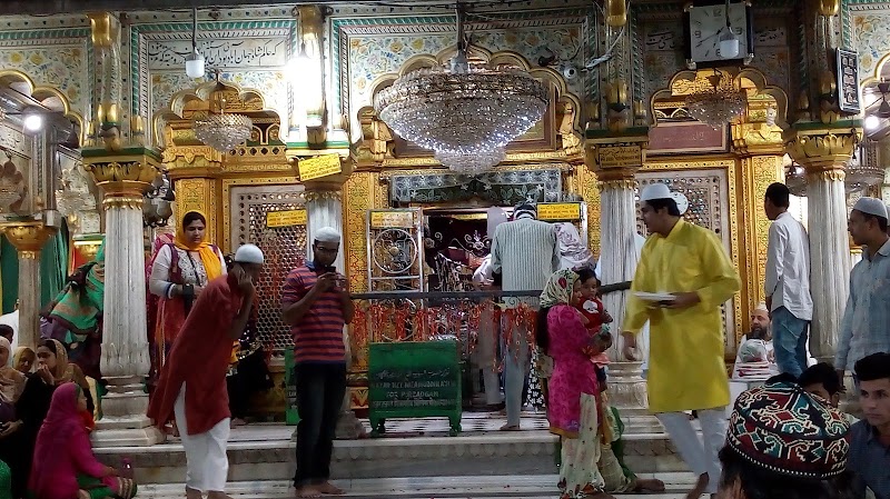 Dargah Nizamuddin Aulia - Dargah Nizamuddin Aulia B-27, Nizamuddin, Nizammudin West Slum, Nizamuddin West, New Delhi, Delhi 110013, India