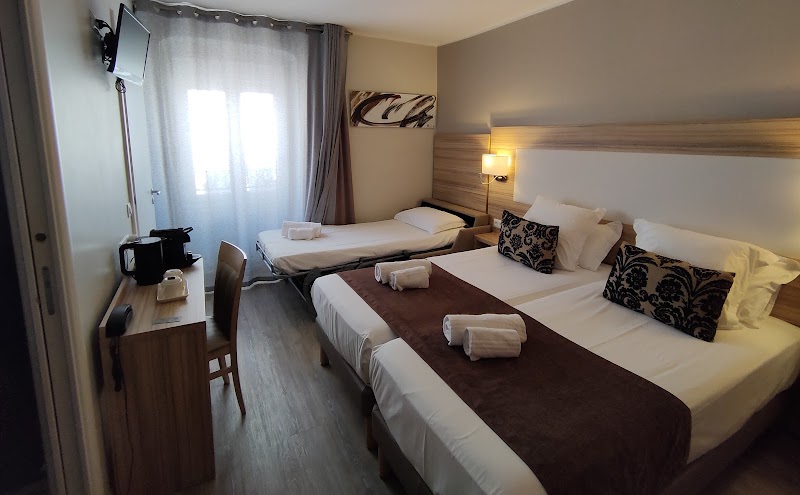 Hotel De Londres - Hotel De Londres 15 Av. Carnot, 06500 Menton, France