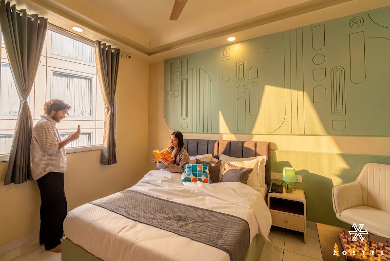 Zostel Jaipur (MI Road) - Zostel Jaipur (MI Road), Park House Scheme, 2B, Mirza Ismail Rd, Sindhi Camp, Jaipur, Rajasthan 302001, India