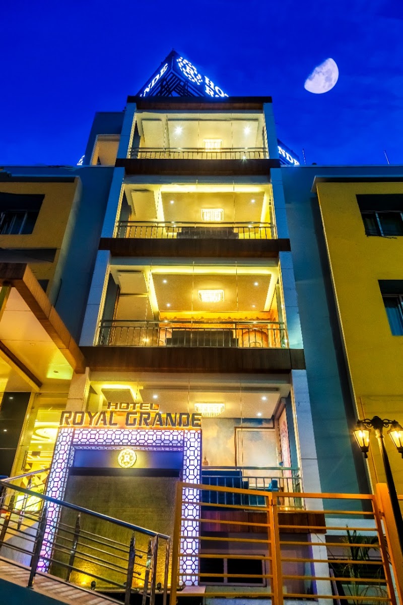 HOTEL ROYAL GRANDE - HOTEL ROYAL GRANDE 183/2A1 New Katpadi Road, Green Cir, next to Ethiraj Kalyana Mandapam, Thottapalayam, Vellore, Tamil Nadu 632004, India