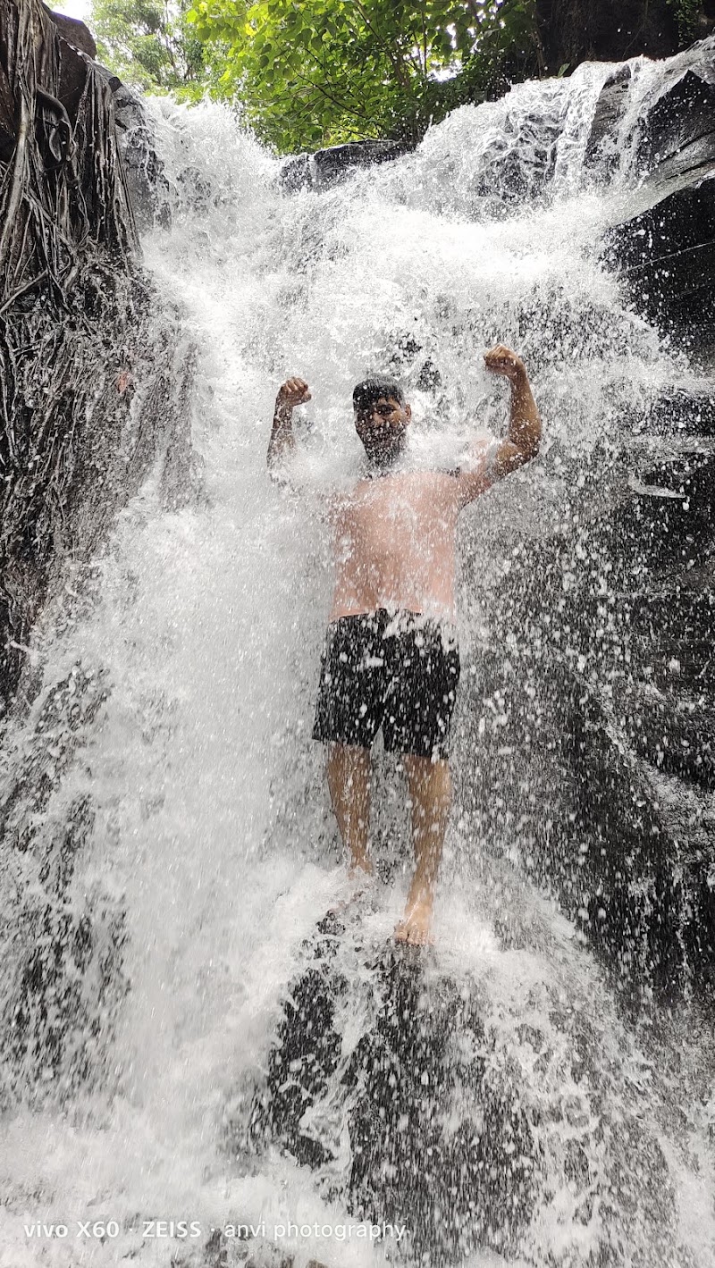 Nivendi waterfall - Nivendi waterfall 5856+X9H, Talekarwadi, Maharashtra 415615, India