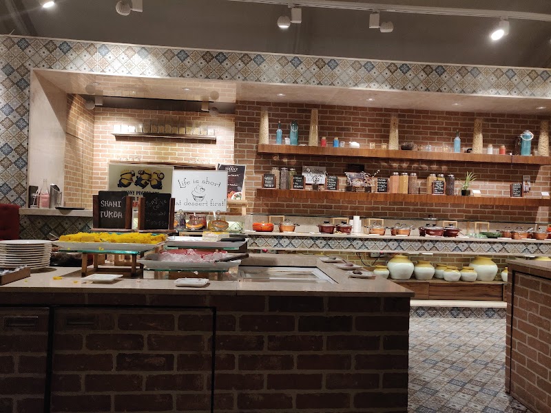 Hotel Charans Plaza - Hotel Charans Plaza Halwasiya House, 11, Mahatma Gandhi Marg, गाला मार्केट, Hazratganj, Lucknow, Uttar Pradesh 226001, India