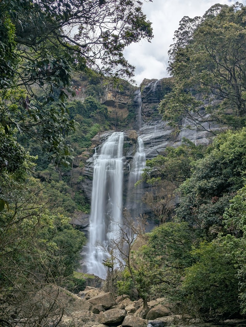 Bomburu Ella Waterfall - Bomburu Ella Waterfall, Galpalama, Sri Lanka