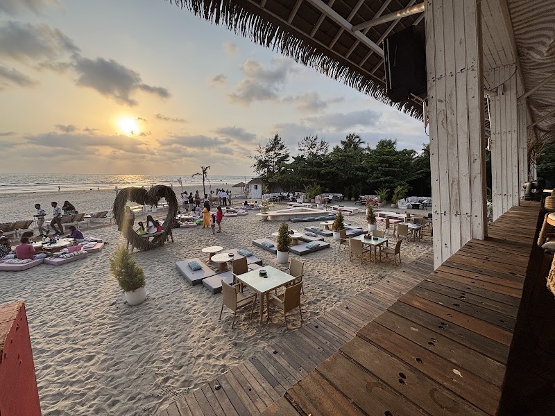 Farzi Beach - Farzi Beach 764 E, Gawdewada Rd, Morjim, Goa 403512, India