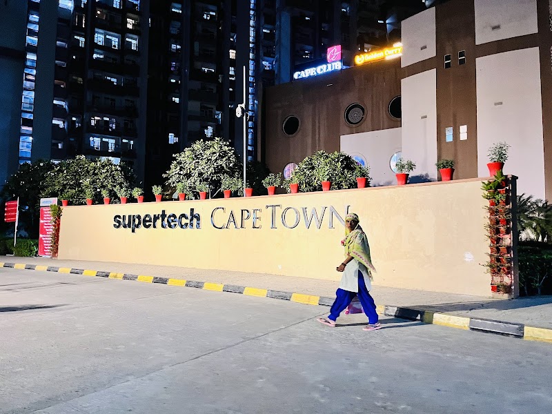 Gate no 1, Supertech Capetown - Gate no 1, Supertech Capetown H9GV+262, Internal Capetown Society Rd, Supertech Capetown, Sector 74, Noida, Uttar Pradesh 201316, India