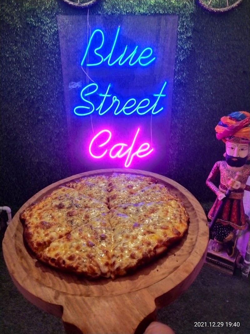 Blue street café n restaurant - Blue street café n restaurant Sadawaton ki pole, old, Fateh Pol Rd, Gundi ka Mohalla, navchokiya, Jodhpur, Rajasthan 342001, India