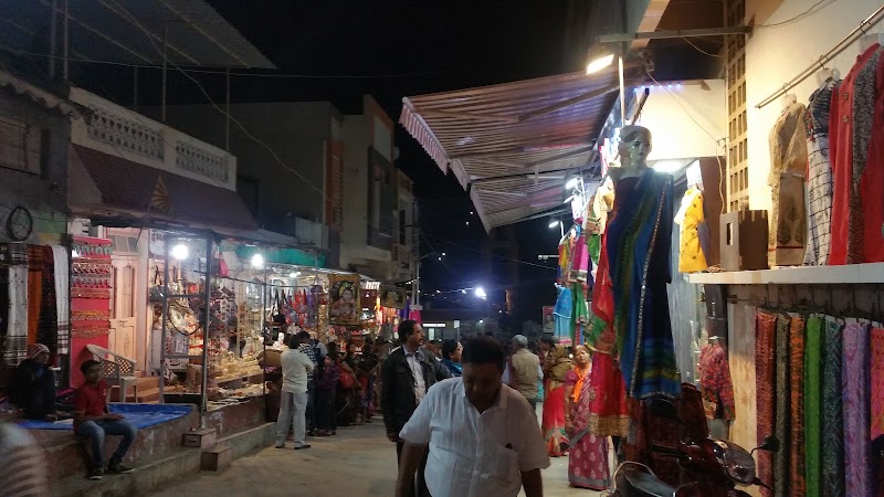 Dwarkadhish Market - Dwarkadhish Market, 6XQ9+776, Dwarkadhish Temple Rd, Dwarka, Gujarat 361335, India