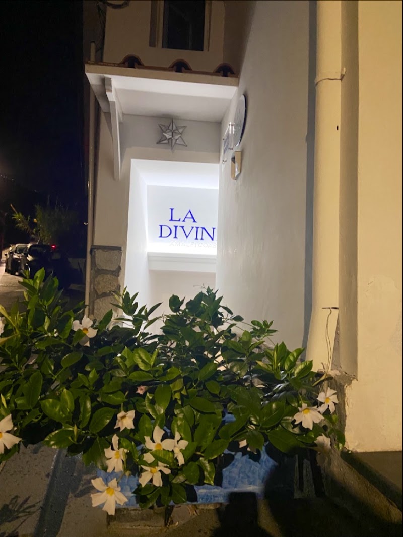 La Divina Amalfi Coast - La Divina Amalfi Coast, Via Umberto I, 12, 84010 Praiano SA, Italy