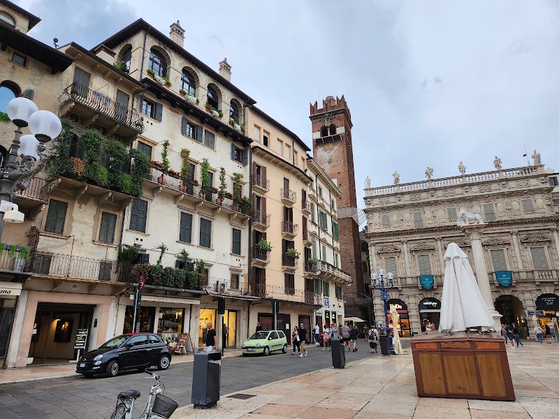 Piazza delle Erbe - Piazza delle Erbe Piazza Erbe, 37121 Verona VR, Italy