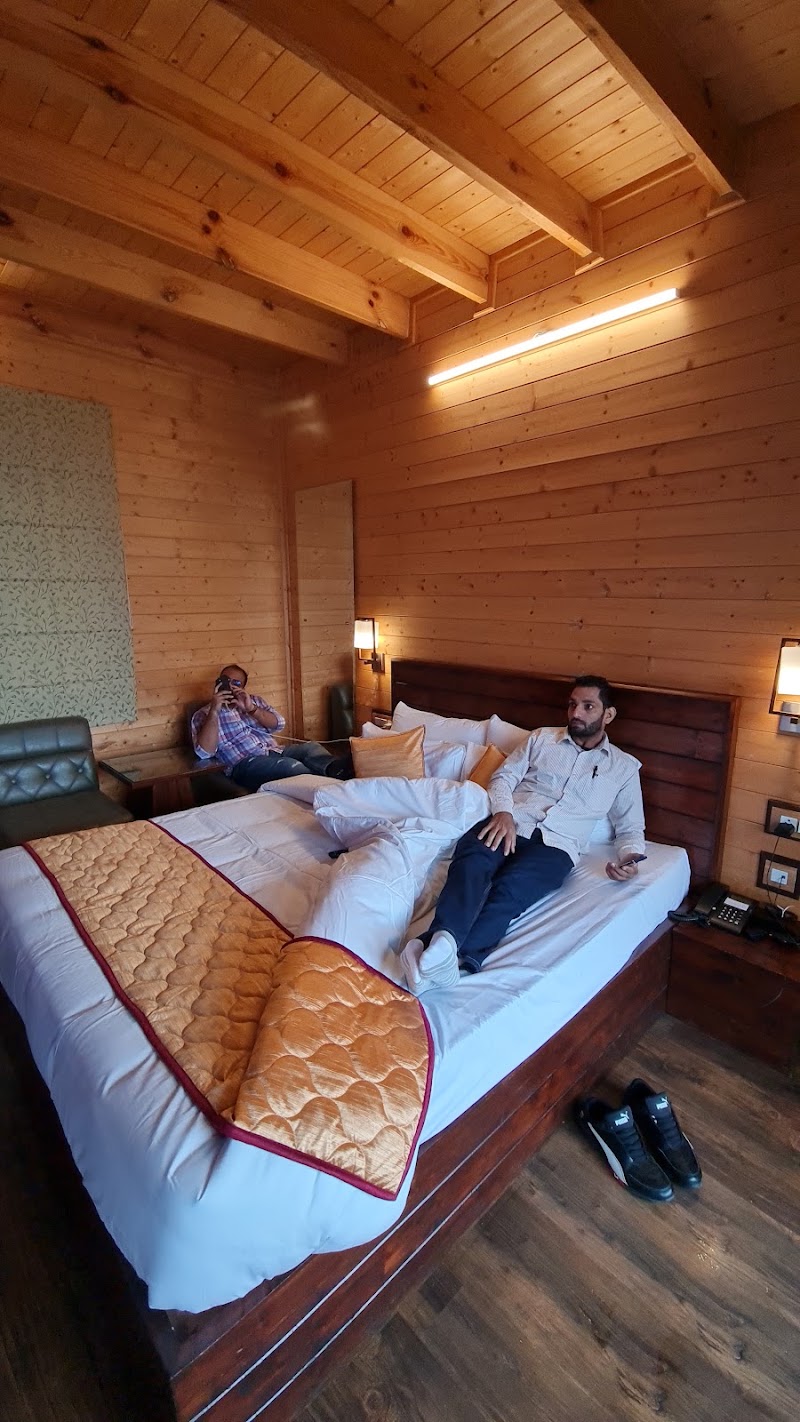 Woodays Resort - Woodays Resort, NH-22, near AMUSEMENT PARK Dochi, Lambidhar, Kufri, Himachal Pradesh 171012, India