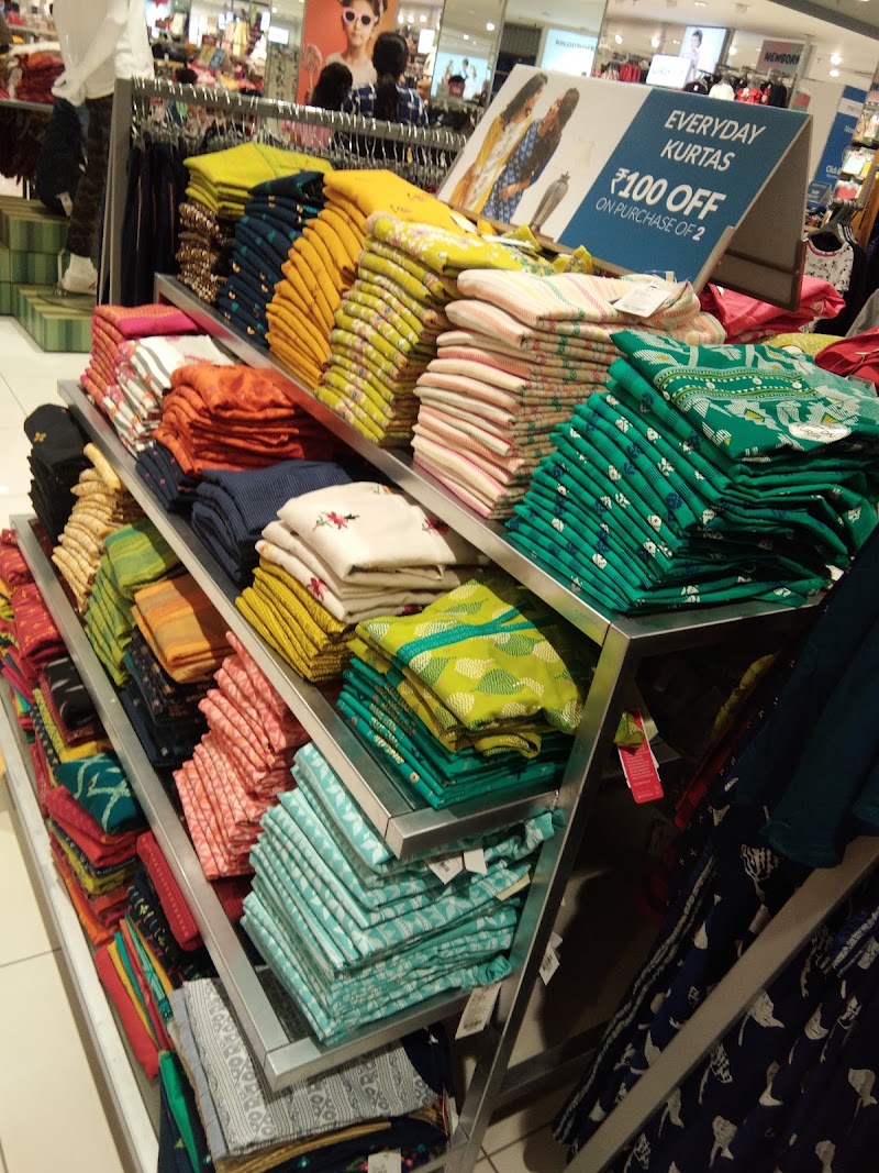 Max Shopping - Max Shopping Center Bazar, Chala Dungar Falia Rd, Chala, Dabhel, Vapi, Gujarat 396191, India
