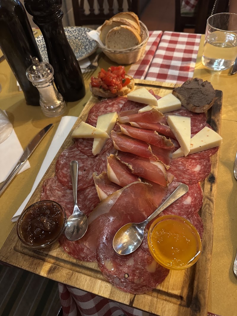 Trattoria Ponte Vecchio - Ristorante Firenze - Trattoria Ponte Vecchio - Ristorante Firenze Lungarno degli Archibusieri, 8, 50122 Firenze FI, Italy