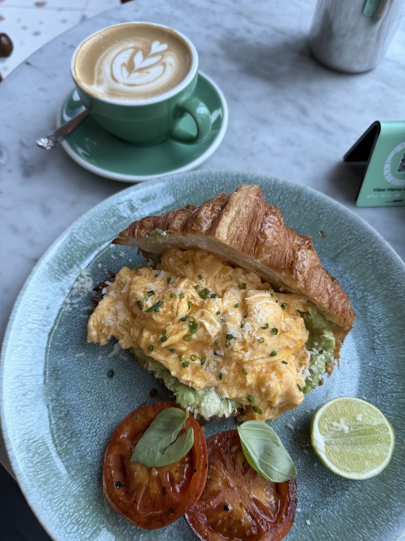 Friends Avenue Cafe JLT - Friends Avenue Cafe JLT Ground Floor - Fortune Executive - Cluster T - الثنيه الخامسة - أبراج بحيرات الجميرا - دبي - United Arab Emirates