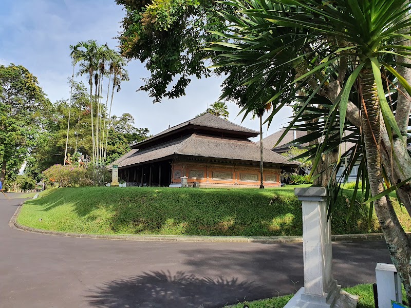 Istana Kepresidenan Tampaksiring - Istana Kepresidenan Tampaksiring, Jl. Dr. Ir. Soekarno, Manukaya, Kec. Tampaksiring, Kabupaten Gianyar, Bali 80552, Indonesia