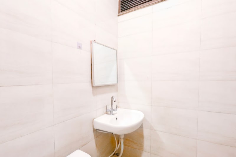 Hotel O Rangpuri Mahipalpur - Hotel O Rangpuri Mahipalpur Khasra Number 619, 620, Rangpuri Nallapar, Rangpuri Extention B-Block Pocket-4, New Delhi, Delhi 110037, India
