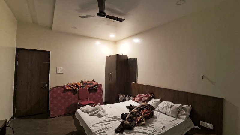 Hotel Lotus. Veg Restaurant & Lodging - Hotel Lotus. Veg Restaurant & Lodging, near Munde Petroleum, Majalgaon, Patrud, Maharashtra 431131, India