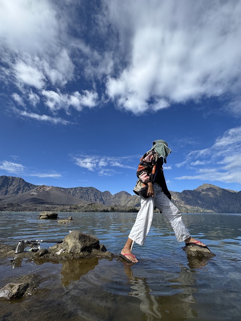 Parman Trekker Guide / Rinjani Trekking Specialist ( Lombok Trekking Tour Organizer ) - Parman Trekker Guide / Rinjani Trekking Specialist ( Lombok Trekking Tour Organizer ), Jl. Pariwisata, Senaru, Kec. Bayan, Kabupaten Lombok Utara, Nusa Tenggara Bar. 83354, Indonesia