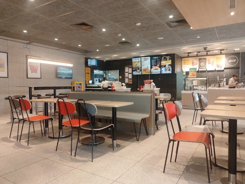 McDonald's - McDonald's, Plot no.128A & 128B, City Survey No.652, Kh.no. 40 and41, Joras Co-Operative Housing society, Layout, Katol Rd, Friends Colony, Mouza-Borgaon, Narmada Colony, Nagpur, Maharashtra 440013, India