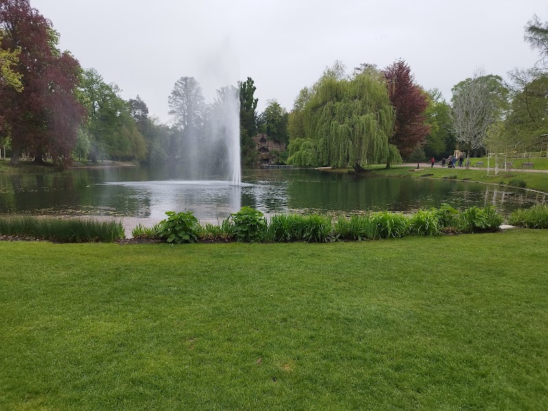 Sstatue de Lison à l'Oie - Sstatue de Lison à l'Oie Parc de l'Orangerie, 67000 Strasbourg, France