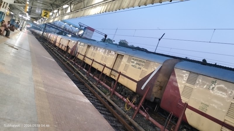 Dhanbad station - Dhanbad station, QCVH+26F, Dhanbad Railway Station Rd, New Station Railway Colony, Damodarpur, Dhanbad, Jharkhand 826007, India