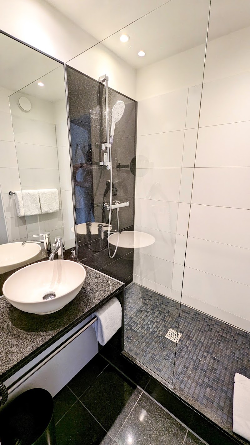 Hotel Motel One Köln-Mediapark - Hotel Motel One Köln-Mediapark Am Kümpchenshof 2, 50670 Köln, Germany