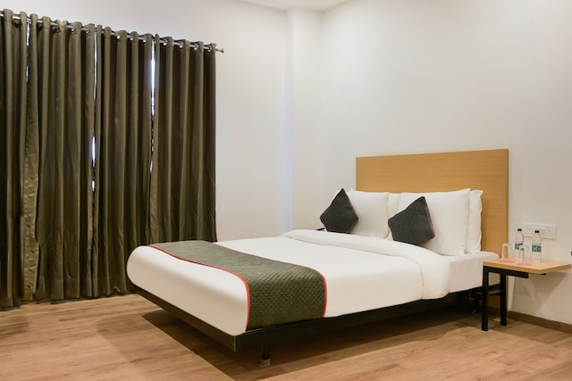 Townhouse by OYO The Awadh Airport - Townhouse by OYO The Awadh Airport 226023, G7/49 G7, 49, Amar Shaheed Path, Phase 2, Hindnagar Colony, Transport Nagar, Lucknow, Uttar Pradesh 226012, India