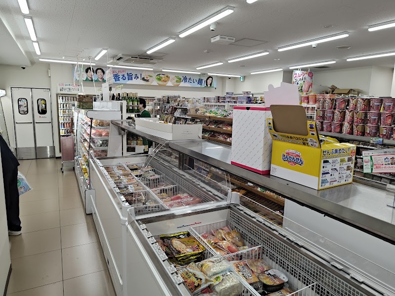 7-Eleven JR-Namba Station East - 7-Eleven JR-Namba Station East, 1-chōme-2-17 Motomachi, Naniwa Ward, Osaka, 556-0016, Japan