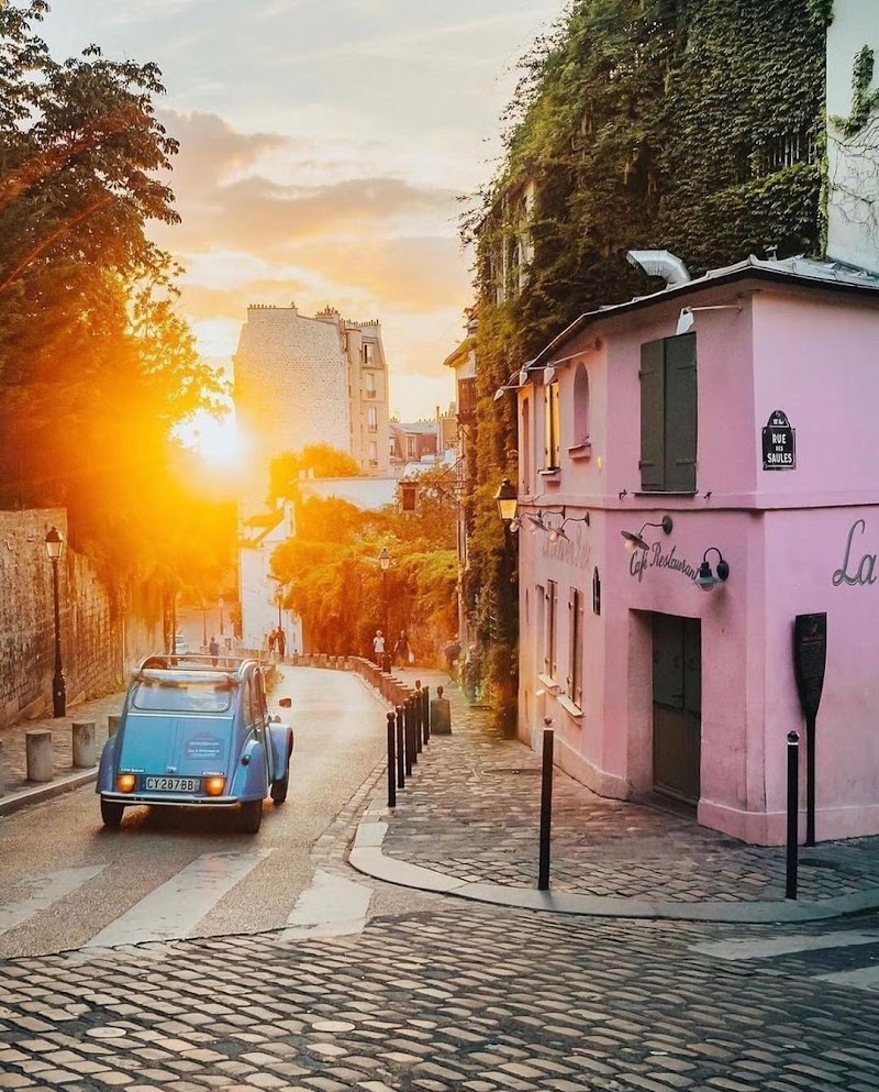 Montmartre - Montmartre Montmartre, 75018 Paris, France