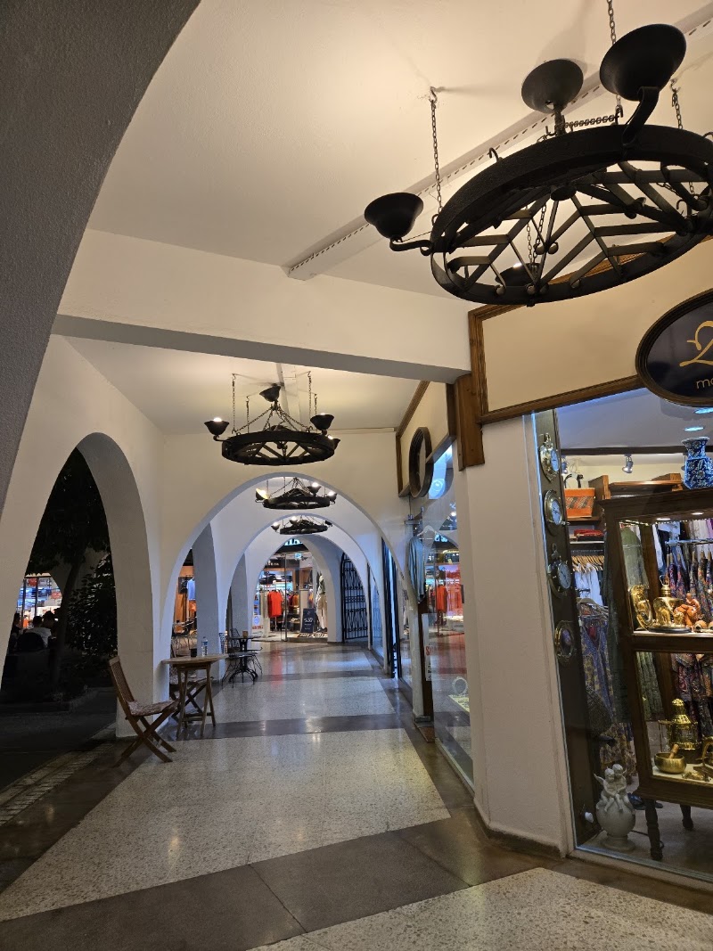 NETSEL MARMARIS MARINA ALIŞVERİŞ MERKEZİ - NETSEL MARMARIS MARINA ALIŞVERİŞ MERKEZİ Sarıana, 18. Sk., 48700 Marmaris/Muğla, Türkiye