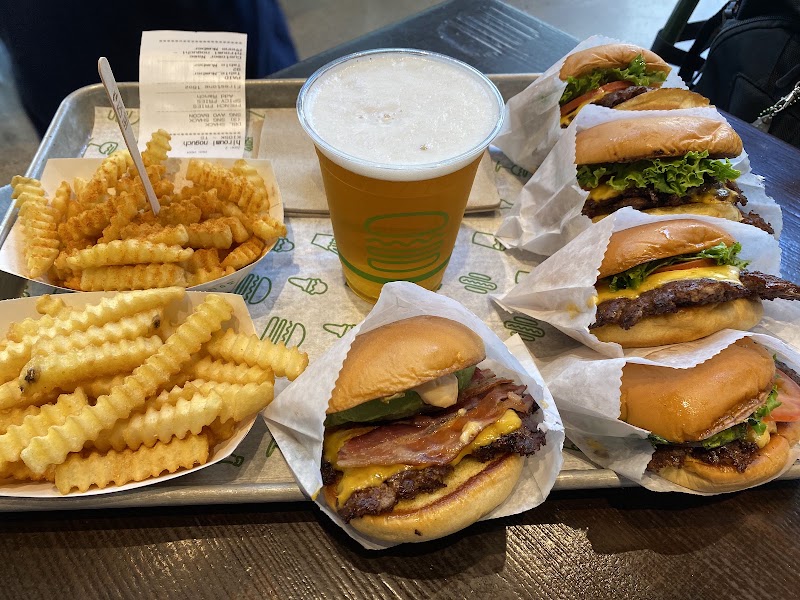 Shake Shack Downtown Los Angeles - Shake Shack Downtown Los Angeles 400 W 8th St, Los Angeles, CA 90014, USA