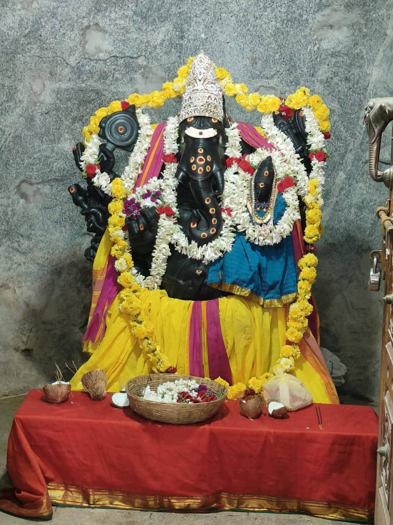 Sri Kaiwara Yogi Nareyana Mata - Sri Kaiwara Yogi Nareyana Mata, 8XXP+H58, Mutt Rd, Kaiwara, Karnataka 563128, India