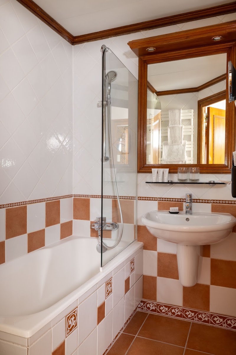 Hôtel de Fleurie - Saint Germain des Près - Hôtel de Fleurie - Saint Germain des Près 32 Rue Grégoire de Tours, 75006 Paris, France