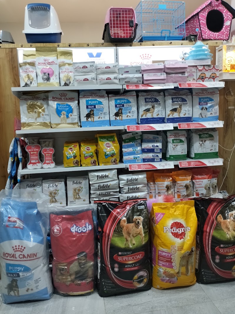 Furry cuddle Chembur nakka - Furry cuddle Chembur nakka Shop no 1/2, rishabh shopping centre, below chembur nakka mono rail station, Gulmarg Society, Chembur, Mumbai, Maharashtra 400071, India