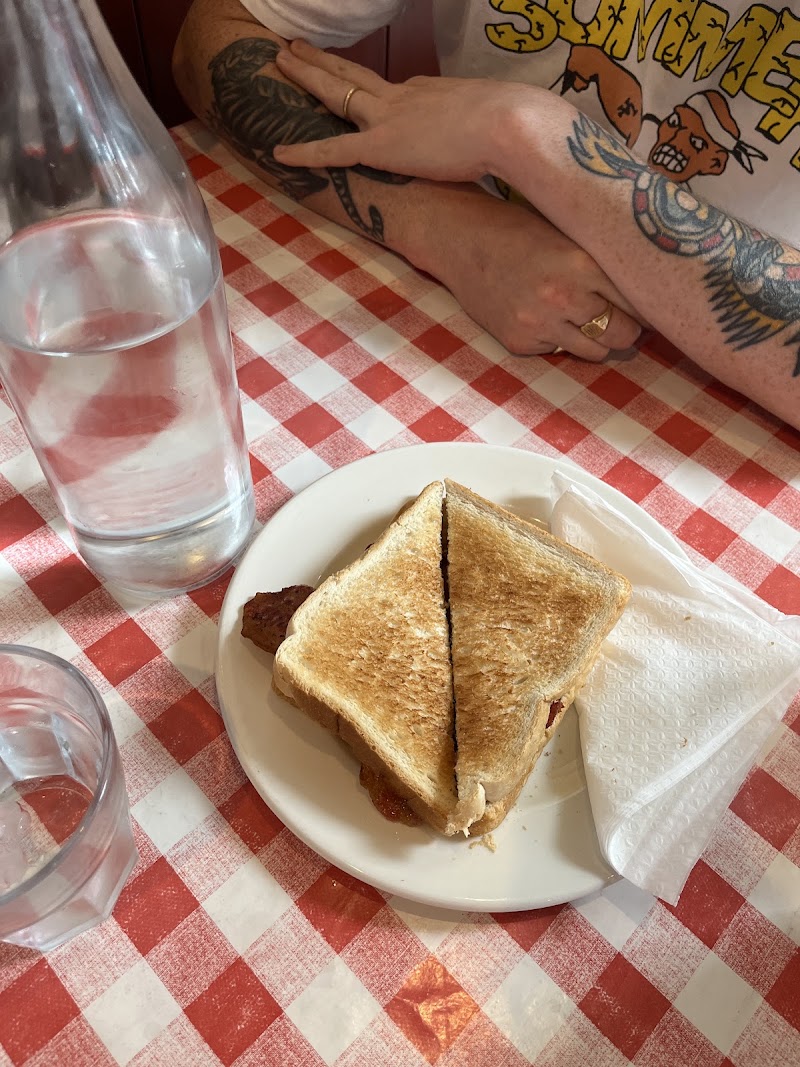 Arthur's Café Restaurant - Arthur's Café Restaurant, Arthurs cafe, Station Terrace, London NW10 5RU, UK