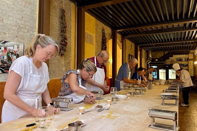 Tiramisu and Pasta Class - Tiramisu and Pasta Class, Via Sforza Pallavicini, 12/16, 00193 Roma RM, Italy