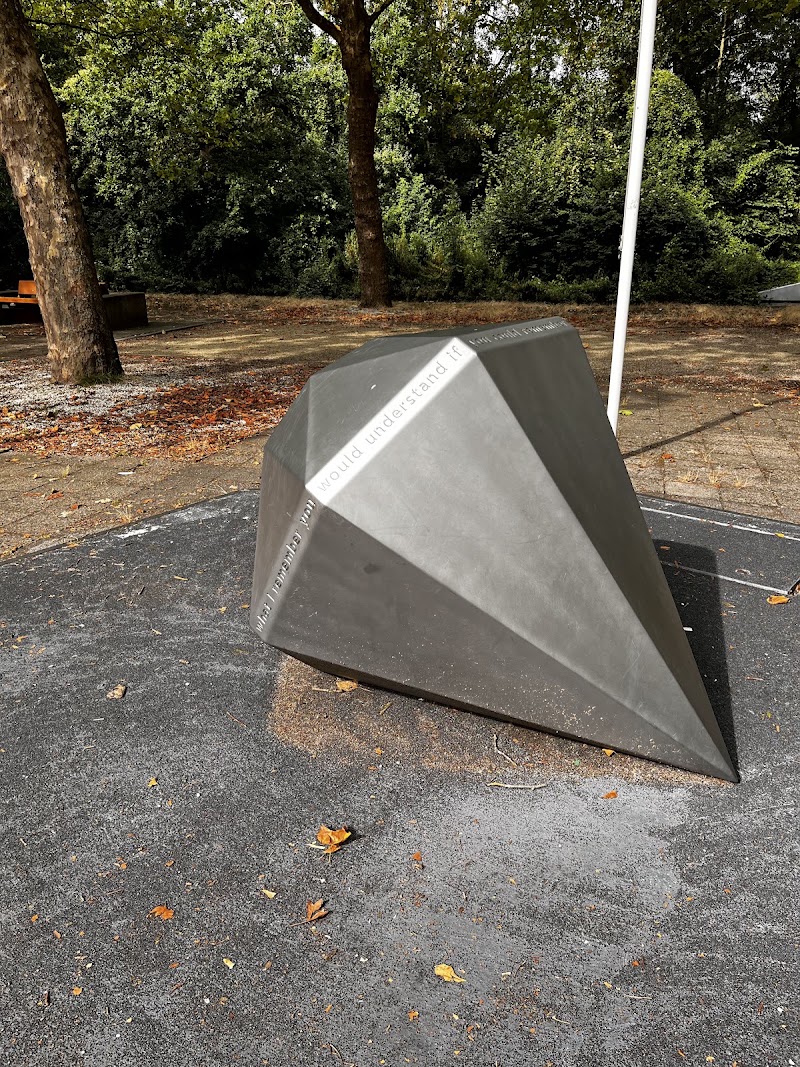 World War II Monument - World War II Monument Gijsbrecht van Aemstelpark, 1082 DD Amsterdam, Netherlands