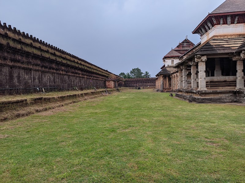 Ancient Shri Saavira Kambada Chandranatha Swamy Basadi - Ancient Shri Saavira Kambada Chandranatha Swamy Basadi, 8PVH+382, Ambalpadi, Moodbidri, Ambalapadi, Karnataka 574227, India