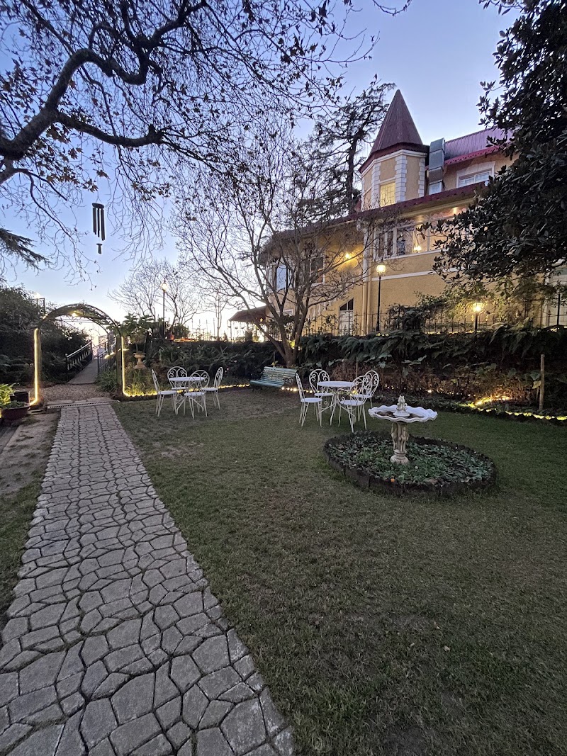 WelcomHeritage Kasmanda Palace - WelcomHeritage Kasmanda Palace, Mall Rd, opp. Padmini Nivas, near Gandhi Chowk, Library, The Mall Road, Mussoorie, Uttarakhand 248179, India