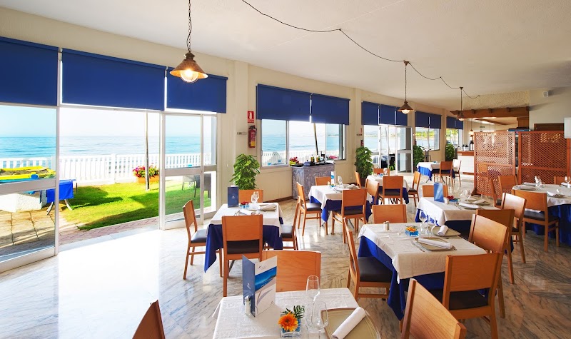 Globales Playa Estepona - Globales Playa Estepona Av. José Luis Carrillo, s/n, 29688 Atalaya Isdabe, Málaga, Spain